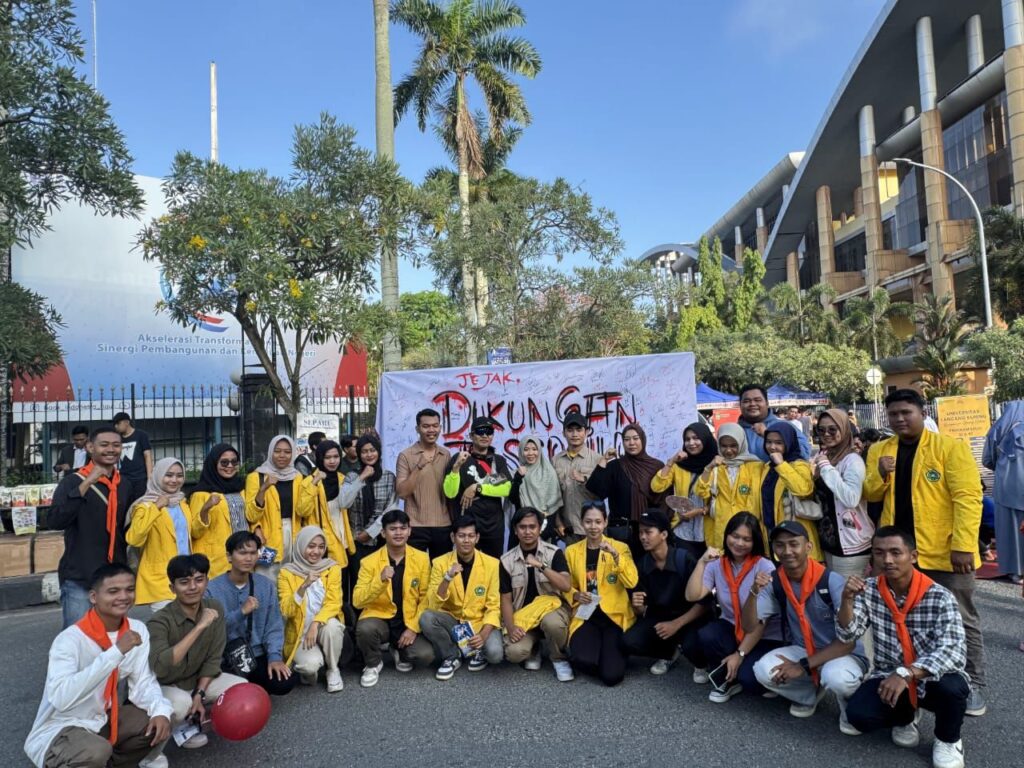 Mahasiswa Unilak Suarakan Aksi Peduli Tesso Nilo di Car Free Day Pekanbaru: Seruan Selamatkan Hutan Riau 1 img 20250706 wa00548701175795104742053