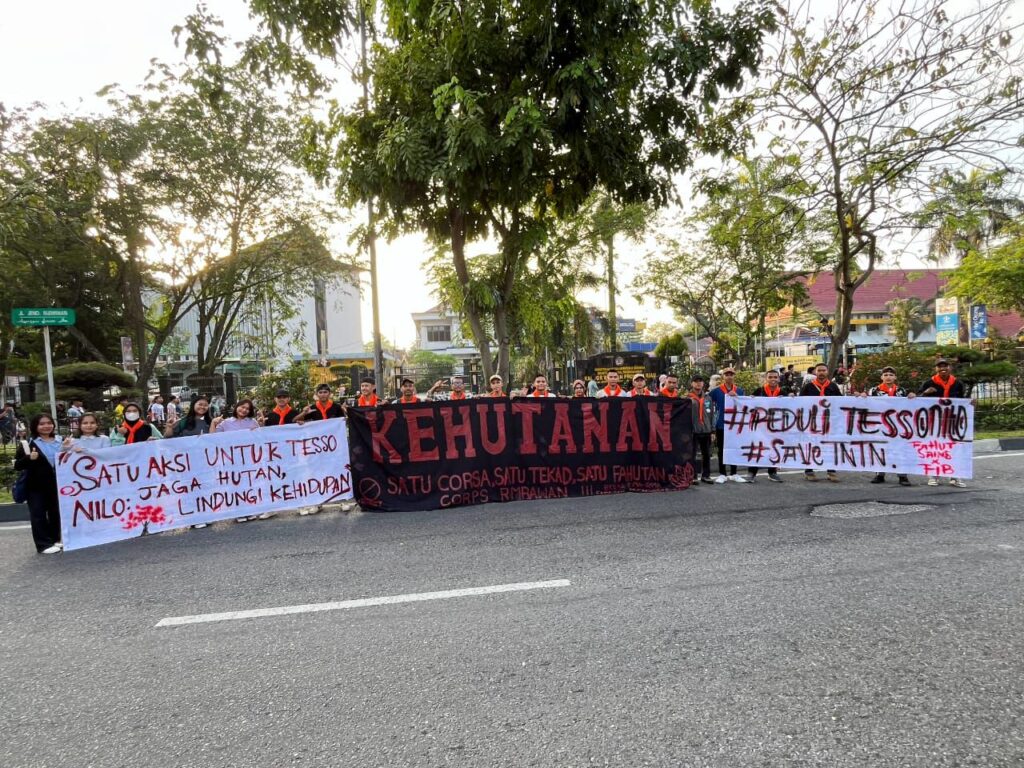 Mahasiswa Unilak Suarakan Aksi Peduli Tesso Nilo di Car Free Day Pekanbaru: Seruan Selamatkan Hutan Riau 2 img 20250706 wa00553163869678288607634