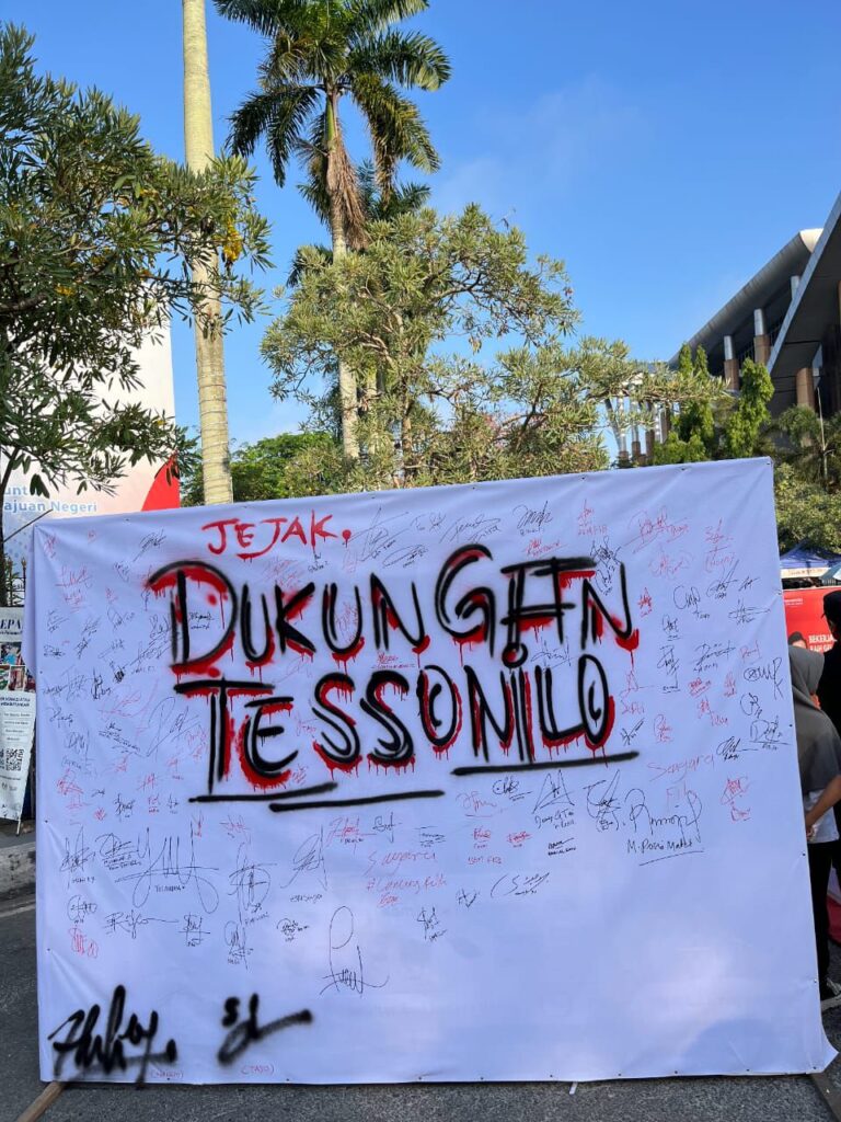 Mahasiswa Unilak Suarakan Aksi Peduli Tesso Nilo di Car Free Day Pekanbaru: Seruan Selamatkan Hutan Riau 3 img 20250706 wa00562800724087141332612